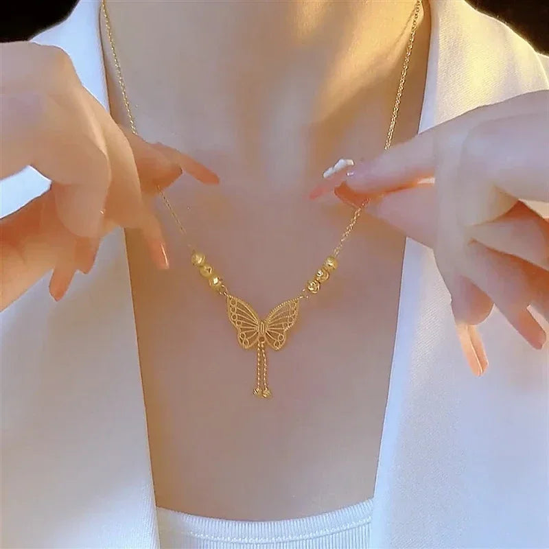 Bijoux Collier fin pendentif Papillon perlé